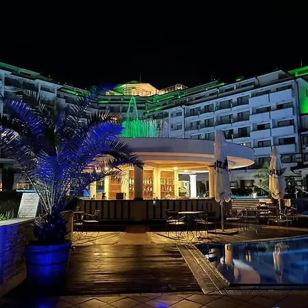 Lejlighed Penthouse In Emerald. Beach, & Spa